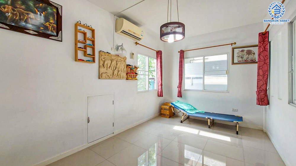 บ้านเดี่ยวมือสอง โครงการ พฤกษ์ลดา1 วงแหวน-รัตนาธิเบศร์ หลังมุม เนื้อที่กว้าง 60 ตร.ว. ฟังก์ชัน 4 ห้องนอน 2 ห้องน้ำ 2 ที่จอดรถ ต่อเติมหลังคาโรงจอดรถ บรรยากาศโครงการเงียบสงบ โครงการตั้งบนทำเลดี เชื่อมต่อถนนกาญจนาภิเษก ซอยคลองถนน ใกล้รถไฟฟ้าสายสีม่วง "สถานีคลองบางไผ่" และจุดขึ้นทางด่วน "กาญจนาภิเษก"...