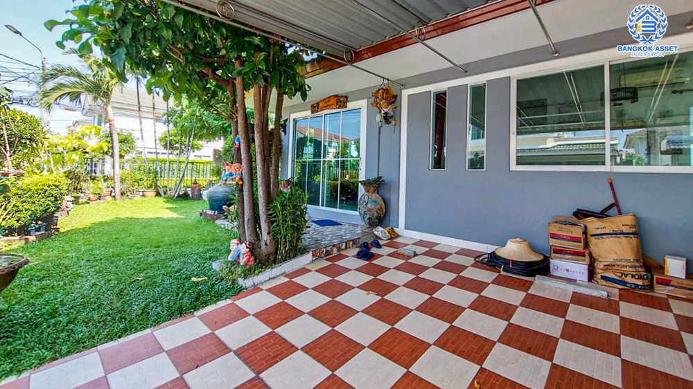 บ้านเดี่ยวมือสอง โครงการ พฤกษ์ลดา1 วงแหวน-รัตนาธิเบศร์ หลังมุม เนื้อที่กว้าง 60 ตร.ว. ฟังก์ชัน 4 ห้องนอน 2 ห้องน้ำ 2 ที่จอดรถ ต่อเติมหลังคาโรงจอดรถ บรรยากาศโครงการเงียบสงบ โครงการตั้งบนทำเลดี เชื่อมต่อถนนกาญจนาภิเษก ซอยคลองถนน ใกล้รถไฟฟ้าสายสีม่วง "สถานีคลองบางไผ่" และจุดขึ้นทางด่วน "กาญจนาภิเษก"...