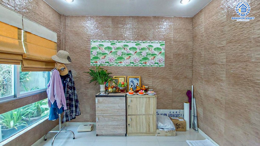 บ้านเดี่ยวมือสอง โครงการ พฤกษ์ลดา1 วงแหวน-รัตนาธิเบศร์ หลังมุม เนื้อที่กว้าง 60 ตร.ว. ฟังก์ชัน 4 ห้องนอน 2 ห้องน้ำ 2 ที่จอดรถ ต่อเติมหลังคาโรงจอดรถ บรรยากาศโครงการเงียบสงบ โครงการตั้งบนทำเลดี เชื่อมต่อถนนกาญจนาภิเษก ซอยคลองถนน ใกล้รถไฟฟ้าสายสีม่วง "สถานีคลองบางไผ่" และจุดขึ้นทางด่วน "กาญจนาภิเษก"...