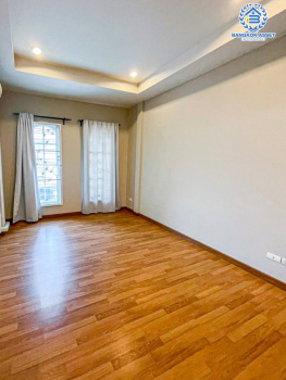 *****ทาวน์เฮ้าส์มือสองนนทบุรี หมู่บ้าน เปี่ยมสุข ทัสคานี่ ติวานนท์-ปากเกร็ด22 เนื้อที่เกือบ 19 ตร.ว. ฟังก์ชัน 3 ห้องนอน 2 ห้องน้ำ 1 ที่จอดรถ บ้านสภาพดี พร้อมอยู่ บนทำเลแห่งการเดินทาง เชื่อมต่อถนนราชพฤกษ์ ถนนชัยพฤกษ์ ถนนแจ้งวัฒนะ ใกล้รถไฟฟ้าสายสีชมพู "สถานีศูนย์ราชการแจ้งวัฒนะ"