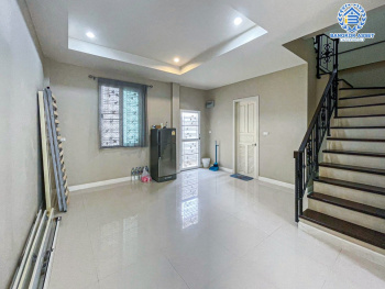 *****ทาวน์เฮ้าส์มือสองนนทบุรี หมู่บ้าน เปี่ยมสุข ทัสคานี่ ติวานนท์-ปากเกร็ด22 เนื้อที่เกือบ 19 ตร.ว. ฟังก์ชัน 3 ห้องนอน 2 ห้องน้ำ 1 ที่จอดรถ บ้านสภาพดี พร้อมอยู่ บนทำเลแห่งการเดินทาง เชื่อมต่อถนนราชพฤกษ์ ถนนชัยพฤกษ์ ถนนแจ้งวัฒนะ ใกล้รถไฟฟ้าสายสีชมพู "สถานีศูนย์ราชการแจ้งวัฒนะ"