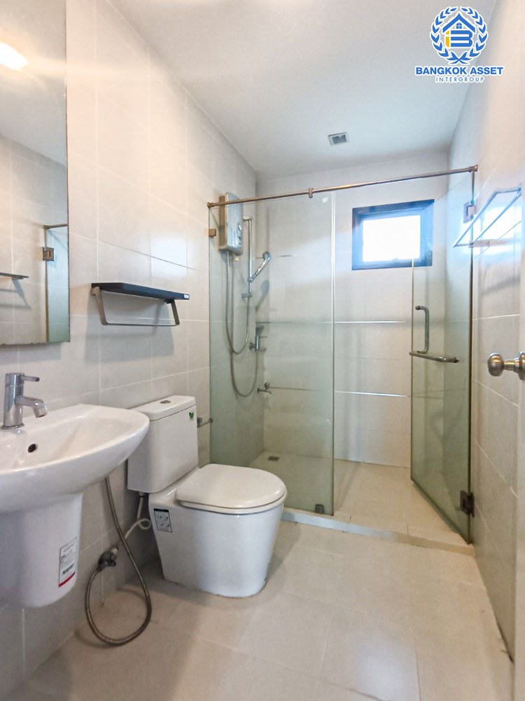 บ้านเดี่ยวมือสอง โครงการ เศรษฐสิริ ชัยพฤกษ์-แจ้งวัฒนะ จากแบรนด์ Sansiri เนื้อที่ 53.70 ตร.ว. ฟังก์ชัน 3 ห้องนอน 3 ห้องน้ำ จอดรถได้ 2 คัน แถมฟรี! เครื่องปรับอากาศ บนทำเลโซนเมือง เชื่อมต่อถนนชัยพฤกษ์ ใกล้เซ็นทรัลแจ้งวัฒนะ รถไฟฟ้าสายสีชมพู "สถานีปากเกร็ด" และจุดขึ้นทางด่วน "ศรีรัช"...