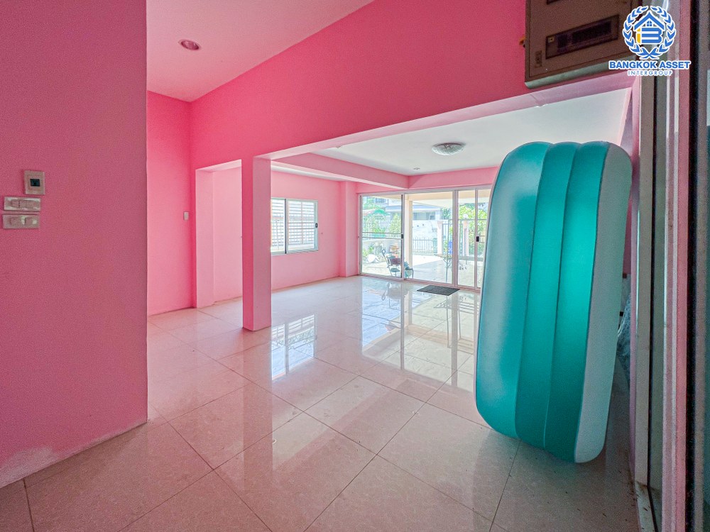 *****บ้านเดี่ยวมือสอง โครงการ ลลินกรีนวิลล์ บางบอน3 เนื้อที่ 103.20 ตร.ว. ฟังก์ชัน 3 ห้องนอน 3 ห้องน้ำ 2 ที่จอดรถ บ้านสภาพดีเยี่ยม พร้อมเข้าอยู่ บนทำเลเดินทางสะดวก เชื่อมต่อถนนเพชรเกษม ถนนมาเจริญ ถนนพุทธมณฑลสาย2 ถนนกาญจนาภิเษก ใกล้จุดขึ้นทางพิเศษเฉลิมมหานคร