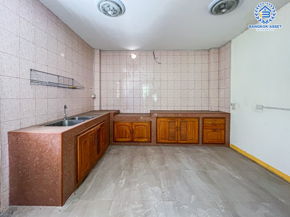 *****บ้านเดี่ยวมือสอง โครงการ ลลินกรีนวิลล์ บางบอน3 เนื้อที่ 103.20 ตร.ว. ฟังก์ชัน 3 ห้องนอน 3 ห้องน้ำ 2 ที่จอดรถ บ้านสภาพดีเยี่ยม พร้อมเข้าอยู่ บนทำเลเดินทางสะดวก เชื่อมต่อถนนเพชรเกษม ถนนมาเจริญ ถนนพุทธมณฑลสาย2 ถนนกาญจนาภิเษก ใกล้จุดขึ้นทางพิเศษเฉลิมมหานคร