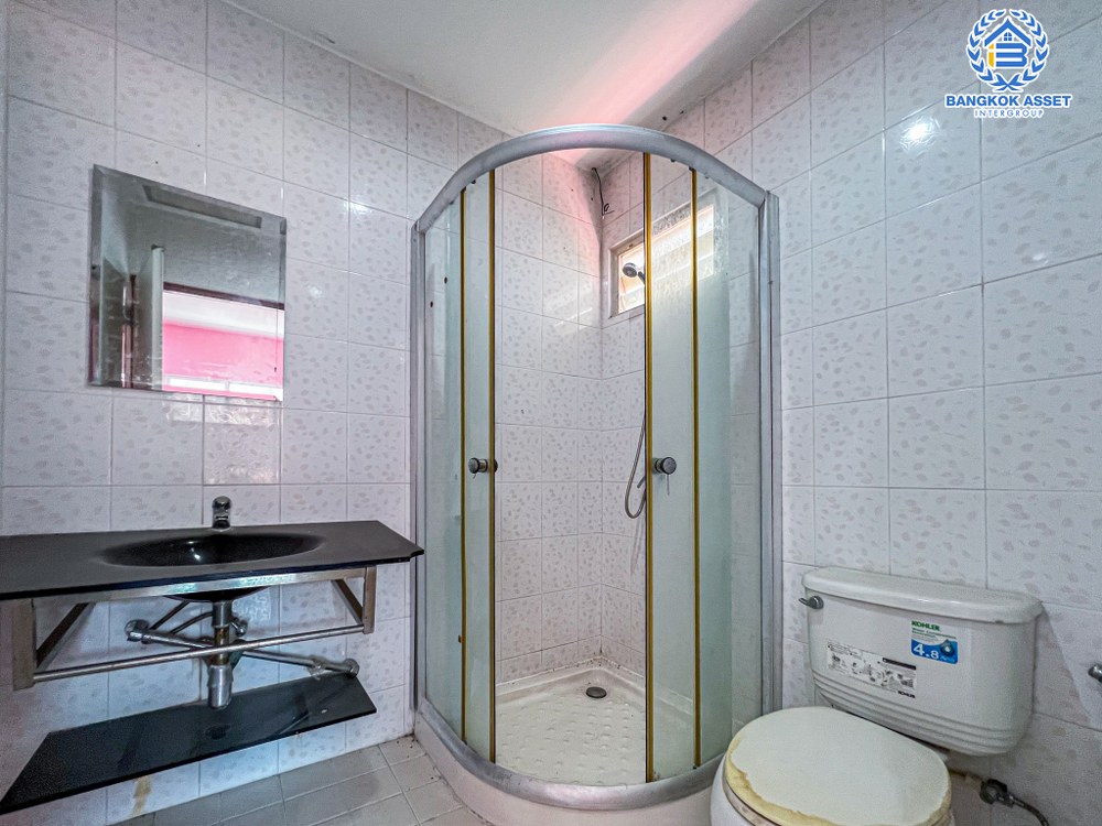 *****บ้านเดี่ยวมือสอง โครงการ ลลินกรีนวิลล์ บางบอน3 เนื้อที่ 103.20 ตร.ว. ฟังก์ชัน 3 ห้องนอน 3 ห้องน้ำ 2 ที่จอดรถ บ้านสภาพดีเยี่ยม พร้อมเข้าอยู่ บนทำเลเดินทางสะดวก เชื่อมต่อถนนเพชรเกษม ถนนมาเจริญ ถนนพุทธมณฑลสาย2 ถนนกาญจนาภิเษก ใกล้จุดขึ้นทางพิเศษเฉลิมมหานคร