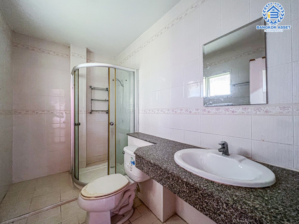 *****บ้านเดี่ยวมือสอง โครงการ ลลินกรีนวิลล์ บางบอน3 เนื้อที่ 103.20 ตร.ว. ฟังก์ชัน 3 ห้องนอน 3 ห้องน้ำ 2 ที่จอดรถ บ้านสภาพดีเยี่ยม พร้อมเข้าอยู่ บนทำเลเดินทางสะดวก เชื่อมต่อถนนเพชรเกษม ถนนมาเจริญ ถนนพุทธมณฑลสาย2 ถนนกาญจนาภิเษก ใกล้จุดขึ้นทางพิเศษเฉลิมมหานคร