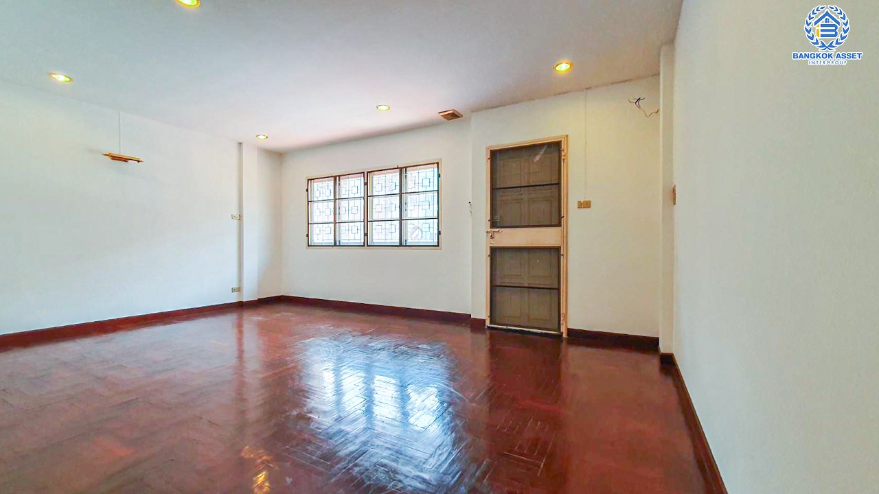 *****ทาวน์โฮมมือสอง โครงการ สวนผัก27 สวนผัก เนื้อที่ 20 ตร.ว. ฟังก์ชัน 4 ห้องนอน 3 ห้องน้ำ 1 ที่จอดรถ หน้าบ้านกว้างขวาง ภายในสภาพใหม่ โครงการตั้งบนทำเลเดินทางสะดวก เชื่อมต่อถนนสวนผัก ถนนอัจฉริยะประสิทธิ์ ใกล้รถไฟฟ้าสายสีแดง "สถานีตลิ่งชัน" จองเลย!