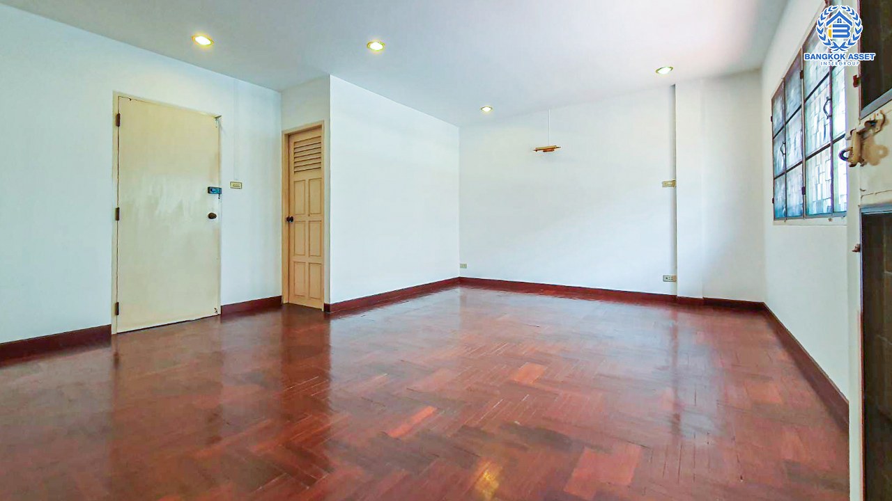 *****ทาวน์โฮมมือสอง โครงการ สวนผัก27 สวนผัก เนื้อที่ 20 ตร.ว. ฟังก์ชัน 4 ห้องนอน 3 ห้องน้ำ 1 ที่จอดรถ หน้าบ้านกว้างขวาง ภายในสภาพใหม่ โครงการตั้งบนทำเลเดินทางสะดวก เชื่อมต่อถนนสวนผัก ถนนอัจฉริยะประสิทธิ์ ใกล้รถไฟฟ้าสายสีแดง "สถานีตลิ่งชัน" จองเลย!