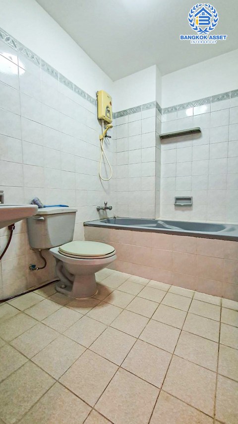 *****ทาวน์โฮมมือสอง โครงการ สวนผัก27 สวนผัก เนื้อที่ 20 ตร.ว. ฟังก์ชัน 4 ห้องนอน 3 ห้องน้ำ 1 ที่จอดรถ หน้าบ้านกว้างขวาง ภายในสภาพใหม่ โครงการตั้งบนทำเลเดินทางสะดวก เชื่อมต่อถนนสวนผัก ถนนอัจฉริยะประสิทธิ์ ใกล้รถไฟฟ้าสายสีแดง "สถานีตลิ่งชัน" จองเลย!