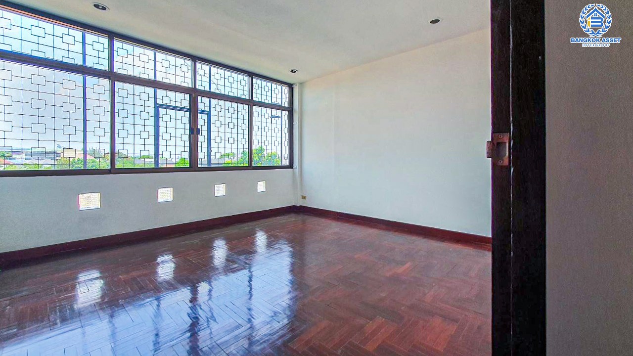 *****ทาวน์โฮมมือสอง โครงการ สวนผัก27 สวนผัก เนื้อที่ 20 ตร.ว. ฟังก์ชัน 4 ห้องนอน 3 ห้องน้ำ 1 ที่จอดรถ หน้าบ้านกว้างขวาง ภายในสภาพใหม่ โครงการตั้งบนทำเลเดินทางสะดวก เชื่อมต่อถนนสวนผัก ถนนอัจฉริยะประสิทธิ์ ใกล้รถไฟฟ้าสายสีแดง "สถานีตลิ่งชัน" จองเลย!