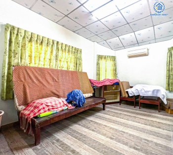 *****บ้านเดี่ยวมือสองปทุมธานี หมู่บ้าน ร่มเย็น ลำลูกกา หลังมุม! เนื้อที่กว้างขวางถึง 60 ตร.ว. ฟังก์ชัน 2 ห้องนอน 2 ห้องน้ำ 1 ที่จอดรถ มีพื้นที่รอบนอกบ้าน บนทำเลเชื่อมต่อถนนลำลูกกา เพียง 20 นาทีก็ถึงรถไฟฟ้าสายสีเขียว "สถานีคูคต" และใกล้จุดขึ้นทางด่วน "วงแหวนรอบนอก ตะวันตก"