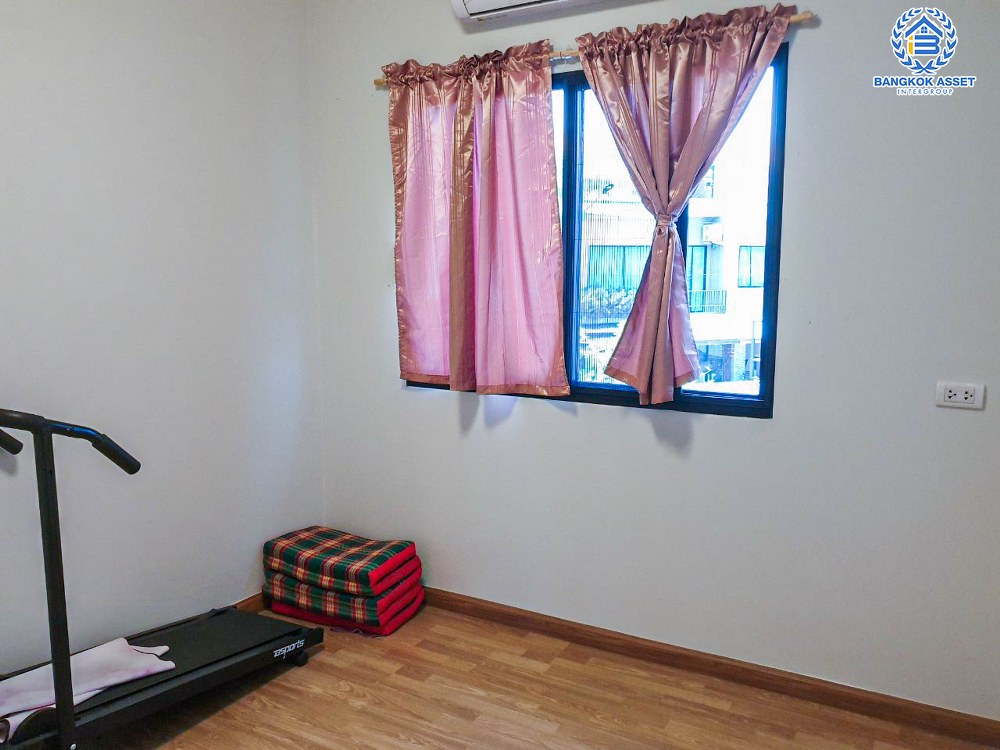 *****ทาวน์เฮ้าส์มือสองนนทบุรี โครงการ เอสเกต กรุงเทพ-ปทุมธานี เนื้อที่ 18.3 ตร.ว. ฟังก์ชัน 3 ห้องนอน 2 ห้องน้ำ 1 ที่จอดรถ บ้านสภาพดีมาก บนทำเลดี เชื่อมต่อกรุงเทพฯ-ปทุมธานี, ถนน345, ถนนกาญจนาภิเษก ใกล้ทางด่วน "อุดรรัถยา" จองเลย!