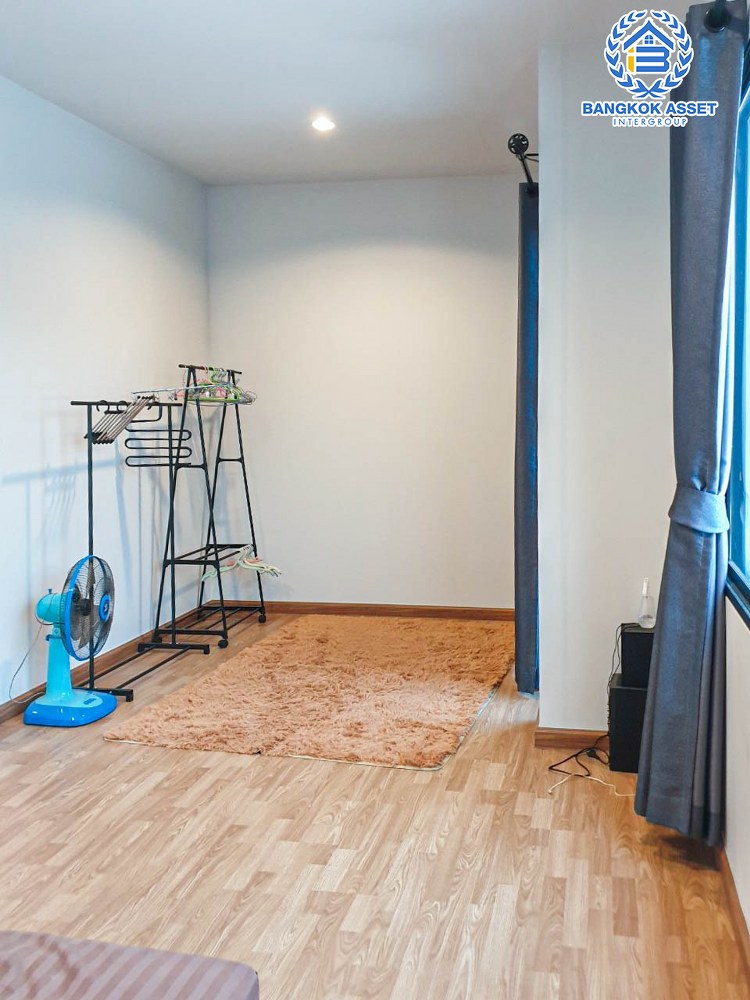 *****ทาวน์เฮ้าส์มือสองนนทบุรี โครงการ เอสเกต กรุงเทพ-ปทุมธานี เนื้อที่ 18.3 ตร.ว. ฟังก์ชัน 3 ห้องนอน 2 ห้องน้ำ 1 ที่จอดรถ บ้านสภาพดีมาก บนทำเลดี เชื่อมต่อกรุงเทพฯ-ปทุมธานี, ถนน345, ถนนกาญจนาภิเษก ใกล้ทางด่วน "อุดรรัถยา" จองเลย!