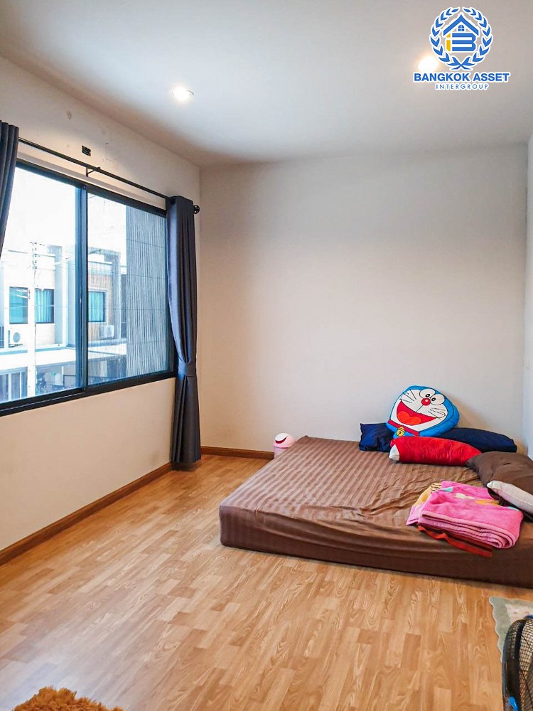 *****ทาวน์เฮ้าส์มือสองนนทบุรี โครงการ เอสเกต กรุงเทพ-ปทุมธานี เนื้อที่ 18.3 ตร.ว. ฟังก์ชัน 3 ห้องนอน 2 ห้องน้ำ 1 ที่จอดรถ บ้านสภาพดีมาก บนทำเลดี เชื่อมต่อกรุงเทพฯ-ปทุมธานี, ถนน345, ถนนกาญจนาภิเษก ใกล้ทางด่วน "อุดรรัถยา" จองเลย!