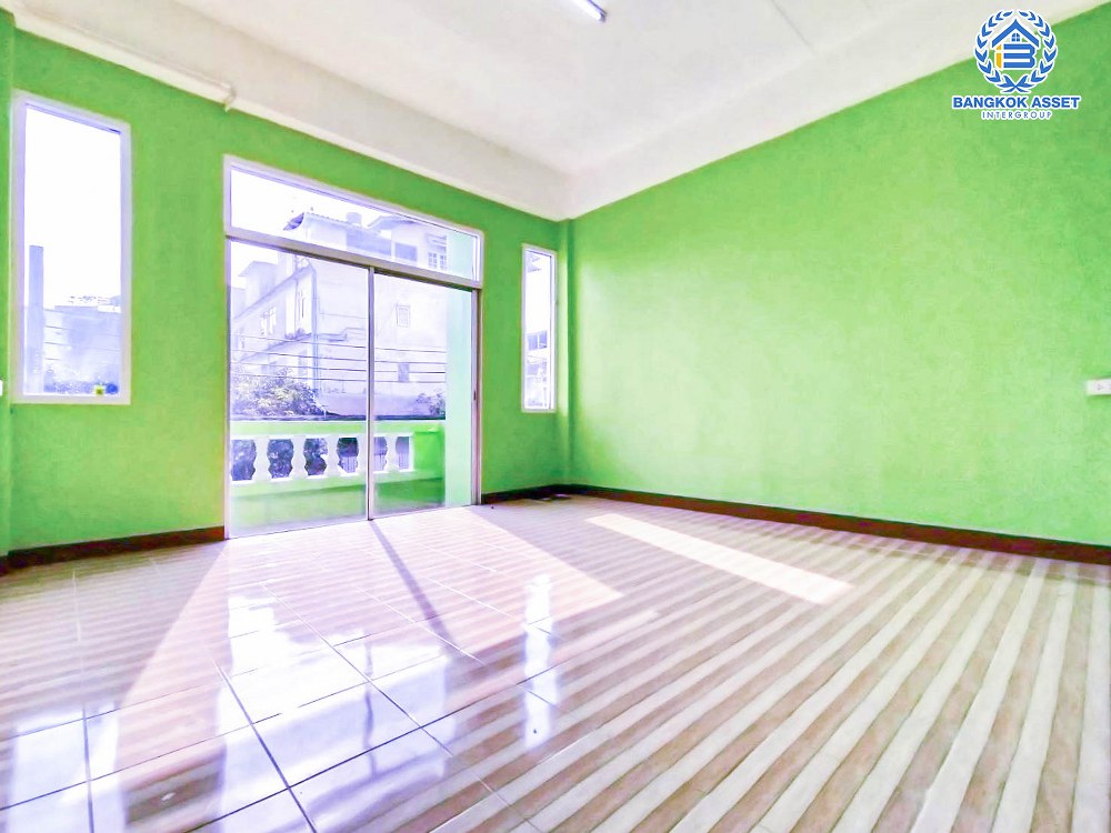 *****ทาวน์โฮมมือสองกรุงเทพมหานคร หมู่บ้าน ซอยเอกชัย89 แยก3-2 เอกชัย เนื้อที่ 18 ตร.ว. ฟังก์ชัน 4 ห้องนอน 3 ห้องน้ำ 1 ที่จอดรถ บ้านสภาพดี พร้อมเข้าอยู่ บนทำเลแห่งการเดินทาง เชื่อมต่อถนนพระราม2, ถนนกาญจนาภิเษก, ถนนเอกชัย ในราคาสุดคุ้ม!!