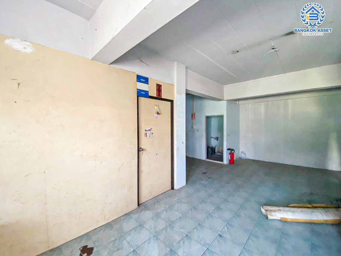 *****โรงงานมือสองสมุทรสาคร มินิแฟตติรี่ พระราม2 เนื้อที่กว้างขวาง 827.7 ตร.ว. ฟังก์ชัน 2 ห้องนอน 8 ห้องน้ำ ขายโรงงานพร้อมกิจการ แถมฟรี! 2 เครื่องปรับอากาศ บนทำเลดี เชื่อมต่อถนนแคราย, ถนนพุทธสาคร, ถนนเศรษฐกิจ 1