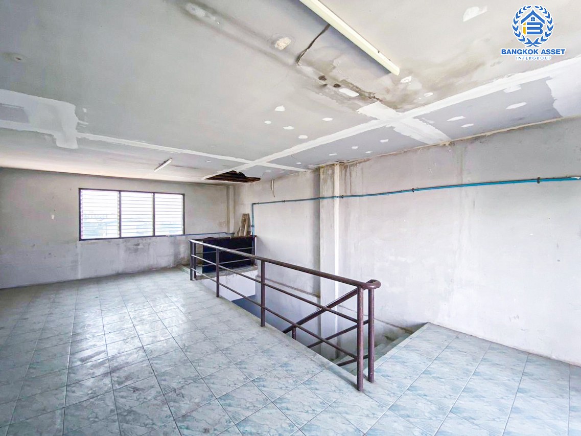 *****โรงงานมือสองสมุทรสาคร มินิแฟตติรี่ พระราม2 เนื้อที่กว้างขวาง 827.7 ตร.ว. ฟังก์ชัน 2 ห้องนอน 8 ห้องน้ำ ขายโรงงานพร้อมกิจการ แถมฟรี! 2 เครื่องปรับอากาศ บนทำเลดี เชื่อมต่อถนนแคราย, ถนนพุทธสาคร, ถนนเศรษฐกิจ 1