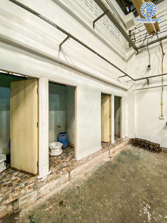 *****โรงงานมือสองสมุทรสาคร มินิแฟตติรี่ พระราม2 เนื้อที่กว้างขวาง 827.7 ตร.ว. ฟังก์ชัน 2 ห้องนอน 8 ห้องน้ำ ขายโรงงานพร้อมกิจการ แถมฟรี! 2 เครื่องปรับอากาศ บนทำเลดี เชื่อมต่อถนนแคราย, ถนนพุทธสาคร, ถนนเศรษฐกิจ 1