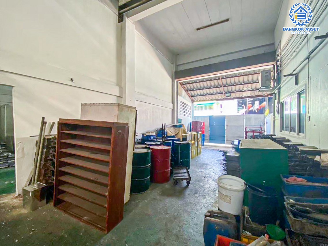 *****โรงงานมือสองสมุทรสาคร มินิแฟตติรี่ พระราม2 เนื้อที่กว้างขวาง 827.7 ตร.ว. ฟังก์ชัน 2 ห้องนอน 8 ห้องน้ำ ขายโรงงานพร้อมกิจการ แถมฟรี! 2 เครื่องปรับอากาศ บนทำเลดี เชื่อมต่อถนนแคราย, ถนนพุทธสาคร, ถนนเศรษฐกิจ 1