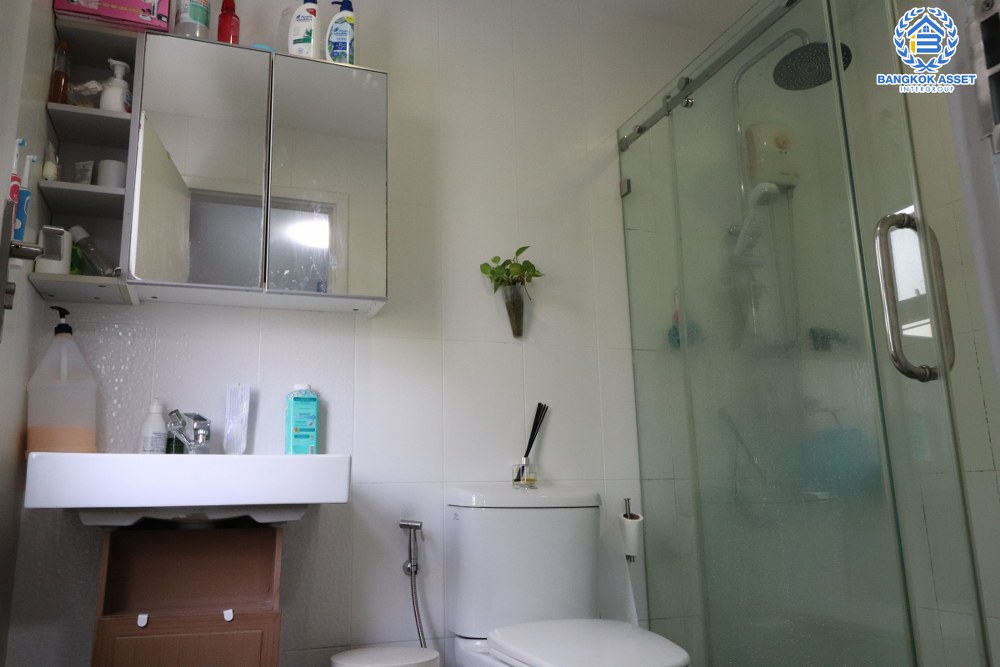 *****ทาวน์เฮ้าส์มือสอง โครงการ เพล็กซ์ เรสซิเดนซ์ เกษตร-นวมินทร์ หลังมุม เนื้อที่กว้าง 39.30 ตร.ว. ฟังก์ชัน 3 ห้องนอน 3 ห้องน้ำ 2 ที่จอดรถ บรรยากาศโครงการเงียบสลบ เป็นยส่วนตัวมาก แถมฟรี! เครื่องปรับอากาศ โครงการตั้งบนทำเลดี เชื่อมต่อถนนเกษตร-นวมินทร์ ถนนประดิษฐ์มนูธรรม