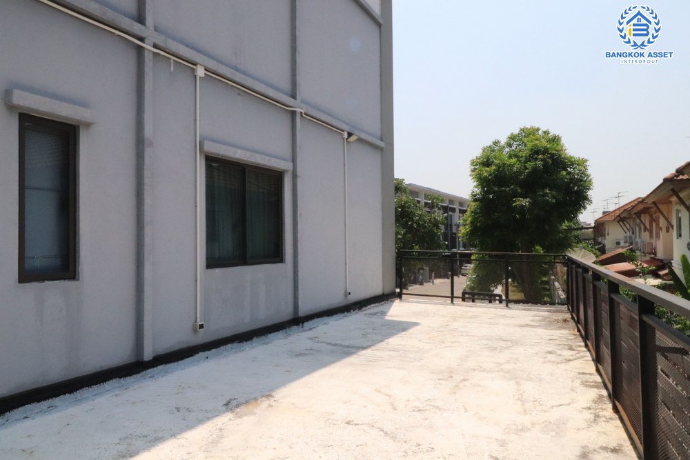 *****ทาวน์เฮ้าส์มือสอง โครงการ เพล็กซ์ เรสซิเดนซ์ เกษตร-นวมินทร์ หลังมุม เนื้อที่กว้าง 39.30 ตร.ว. ฟังก์ชัน 3 ห้องนอน 3 ห้องน้ำ 2 ที่จอดรถ บรรยากาศโครงการเงียบสลบ เป็นยส่วนตัวมาก แถมฟรี! เครื่องปรับอากาศ โครงการตั้งบนทำเลดี เชื่อมต่อถนนเกษตร-นวมินทร์ ถนนประดิษฐ์มนูธรรม