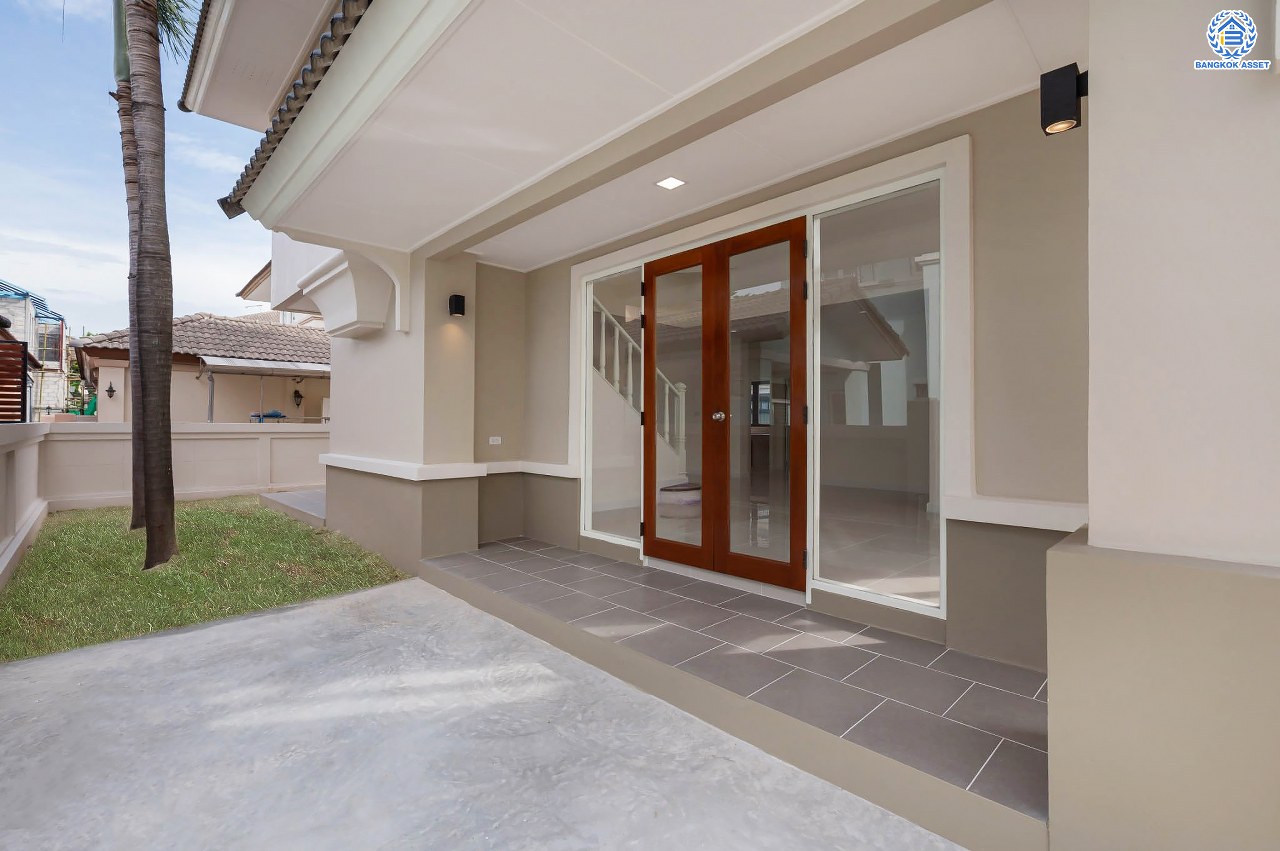 บ้านมือสองตกแต่งใหม่ โครงการ ปัญจทรัพย์พาร์ค ปิ่นเกล้า เนื้อที่ 60 ตร.ว. พื้นที่ใช้สอยมากกว่า 208.59 ตร.ม. ฟังก์ชันจัดเต็ม 3 ห้องนอน 3 ห้องน้ำ จอดรถได้ 1 คัน ตอบโจทย์ทุกการเดินทาง บนทำเลศักยภาพ ติดถนนบรมราชชนนี เชื่อมต่อทางคู่ขนานลอยฟ้า ใกล้รถไฟฟ้าสายสีน้ำเงิน "สถานีบางพลัด"