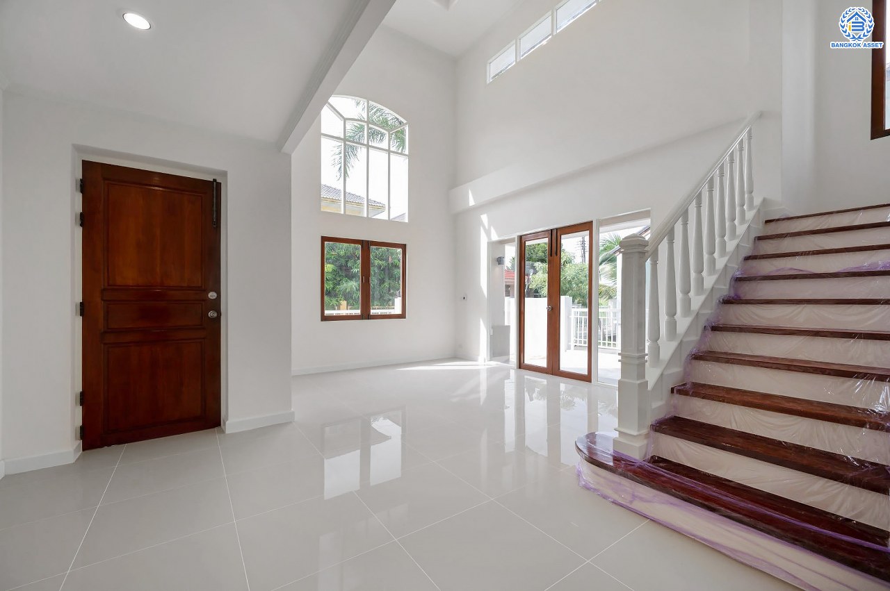 บ้านมือสองตกแต่งใหม่ โครงการ ปัญจทรัพย์พาร์ค ปิ่นเกล้า เนื้อที่ 60 ตร.ว. พื้นที่ใช้สอยมากกว่า 208.59 ตร.ม. ฟังก์ชันจัดเต็ม 3 ห้องนอน 3 ห้องน้ำ จอดรถได้ 1 คัน ตอบโจทย์ทุกการเดินทาง บนทำเลศักยภาพ ติดถนนบรมราชชนนี เชื่อมต่อทางคู่ขนานลอยฟ้า ใกล้รถไฟฟ้าสายสีน้ำเงิน "สถานีบางพลัด"