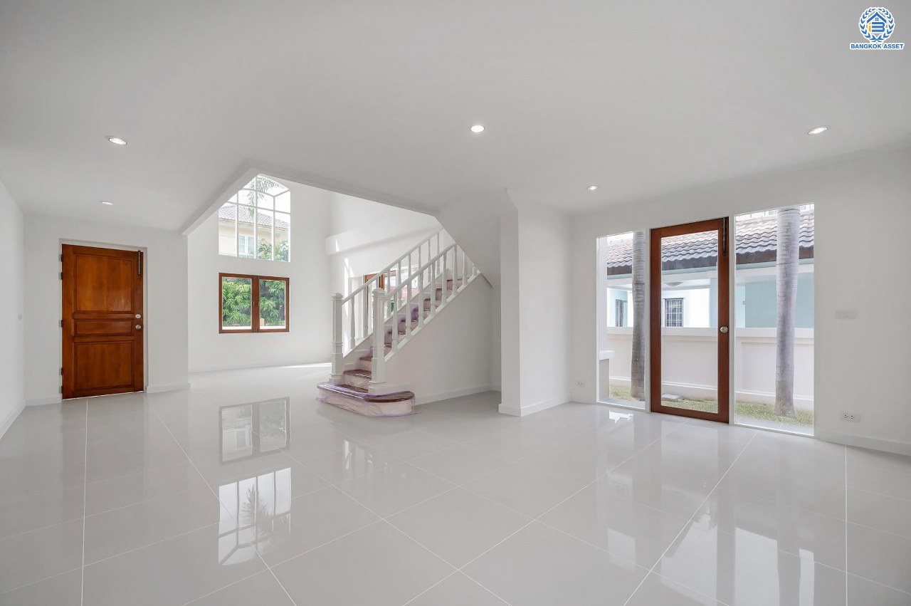 บ้านมือสองตกแต่งใหม่ โครงการ ปัญจทรัพย์พาร์ค ปิ่นเกล้า เนื้อที่ 60 ตร.ว. พื้นที่ใช้สอยมากกว่า 208.59 ตร.ม. ฟังก์ชันจัดเต็ม 3 ห้องนอน 3 ห้องน้ำ จอดรถได้ 1 คัน ตอบโจทย์ทุกการเดินทาง บนทำเลศักยภาพ ติดถนนบรมราชชนนี เชื่อมต่อทางคู่ขนานลอยฟ้า ใกล้รถไฟฟ้าสายสีน้ำเงิน "สถานีบางพลัด"