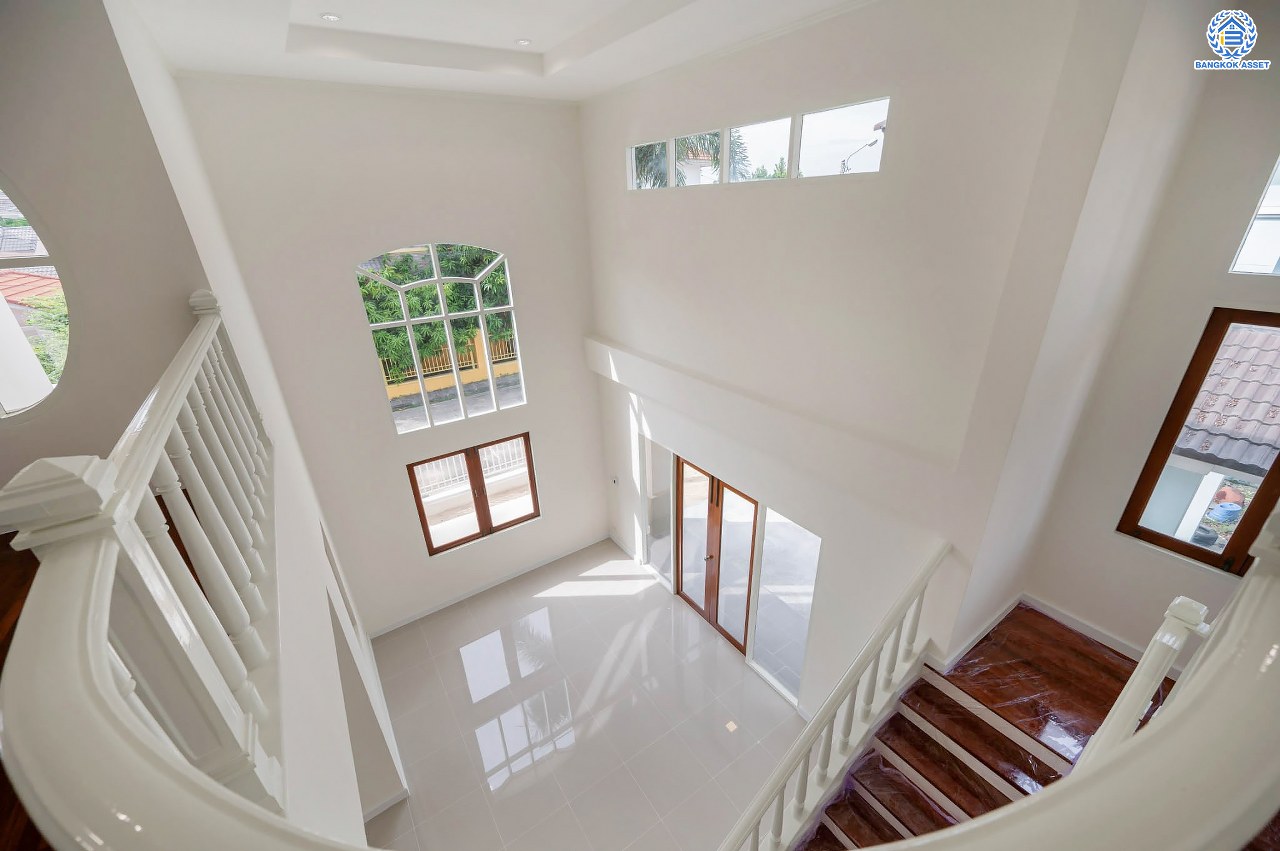 บ้านมือสองตกแต่งใหม่ โครงการ ปัญจทรัพย์พาร์ค ปิ่นเกล้า เนื้อที่ 60 ตร.ว. พื้นที่ใช้สอยมากกว่า 208.59 ตร.ม. ฟังก์ชันจัดเต็ม 3 ห้องนอน 3 ห้องน้ำ จอดรถได้ 1 คัน ตอบโจทย์ทุกการเดินทาง บนทำเลศักยภาพ ติดถนนบรมราชชนนี เชื่อมต่อทางคู่ขนานลอยฟ้า ใกล้รถไฟฟ้าสายสีน้ำเงิน "สถานีบางพลัด"