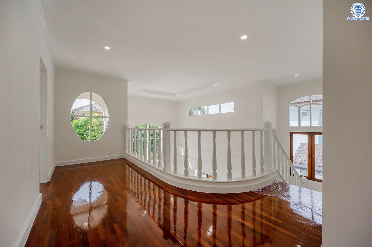 บ้านมือสองตกแต่งใหม่ โครงการ ปัญจทรัพย์พาร์ค ปิ่นเกล้า เนื้อที่ 60 ตร.ว. พื้นที่ใช้สอยมากกว่า 208.59 ตร.ม. ฟังก์ชันจัดเต็ม 3 ห้องนอน 3 ห้องน้ำ จอดรถได้ 1 คัน ตอบโจทย์ทุกการเดินทาง บนทำเลศักยภาพ ติดถนนบรมราชชนนี เชื่อมต่อทางคู่ขนานลอยฟ้า ใกล้รถไฟฟ้าสายสีน้ำเงิน "สถานีบางพลัด"