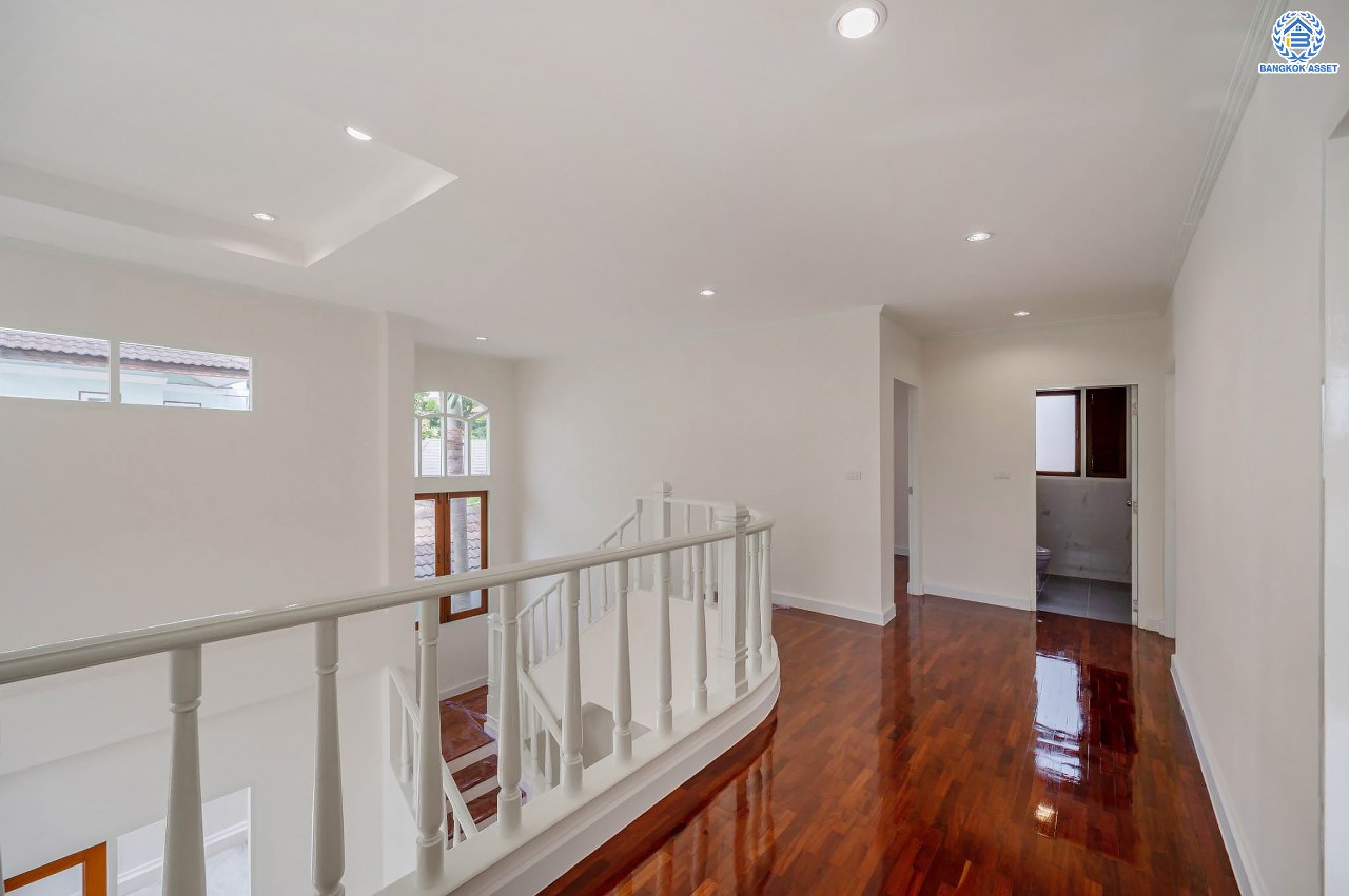 บ้านมือสองตกแต่งใหม่ โครงการ ปัญจทรัพย์พาร์ค ปิ่นเกล้า เนื้อที่ 60 ตร.ว. พื้นที่ใช้สอยมากกว่า 208.59 ตร.ม. ฟังก์ชันจัดเต็ม 3 ห้องนอน 3 ห้องน้ำ จอดรถได้ 1 คัน ตอบโจทย์ทุกการเดินทาง บนทำเลศักยภาพ ติดถนนบรมราชชนนี เชื่อมต่อทางคู่ขนานลอยฟ้า ใกล้รถไฟฟ้าสายสีน้ำเงิน "สถานีบางพลัด"