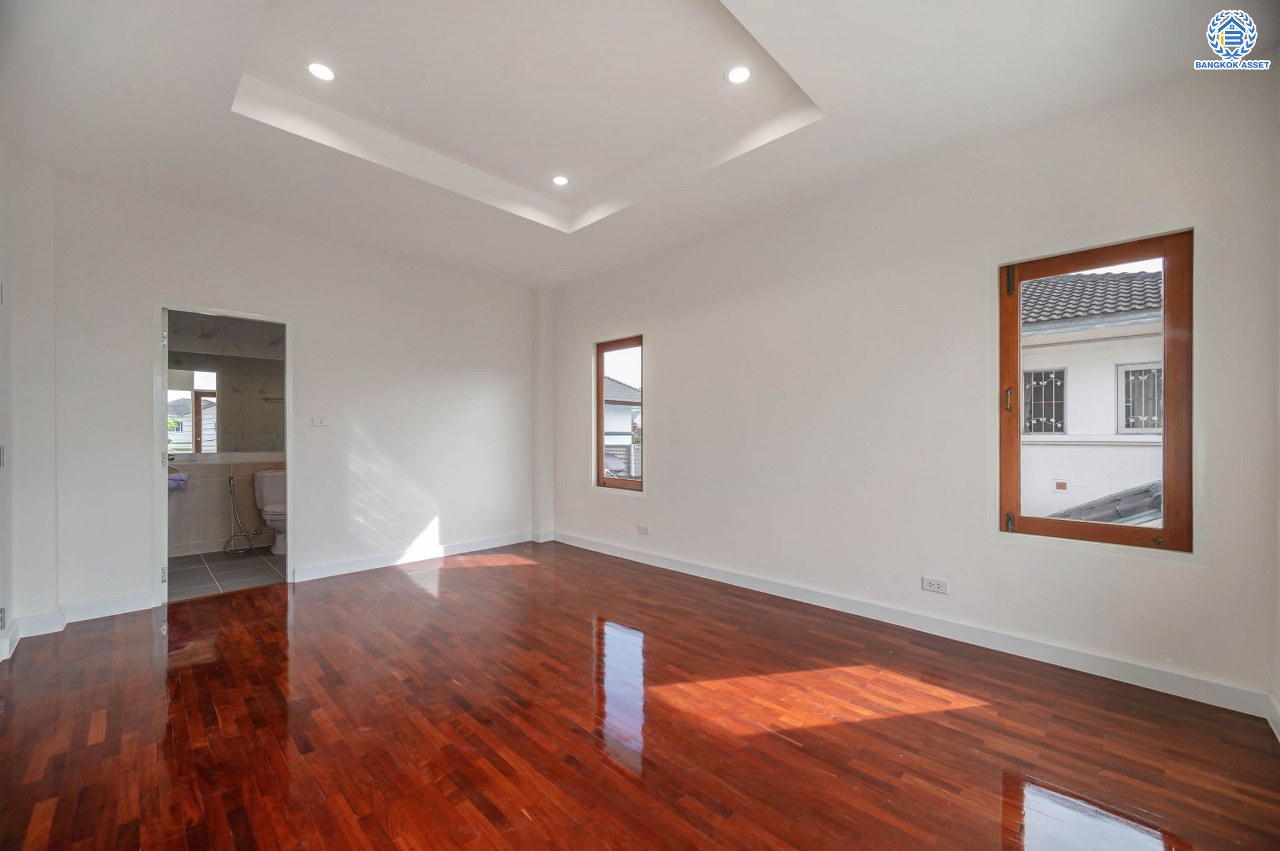 บ้านมือสองตกแต่งใหม่ โครงการ ปัญจทรัพย์พาร์ค ปิ่นเกล้า เนื้อที่ 60 ตร.ว. พื้นที่ใช้สอยมากกว่า 208.59 ตร.ม. ฟังก์ชันจัดเต็ม 3 ห้องนอน 3 ห้องน้ำ จอดรถได้ 1 คัน ตอบโจทย์ทุกการเดินทาง บนทำเลศักยภาพ ติดถนนบรมราชชนนี เชื่อมต่อทางคู่ขนานลอยฟ้า ใกล้รถไฟฟ้าสายสีน้ำเงิน "สถานีบางพลัด"