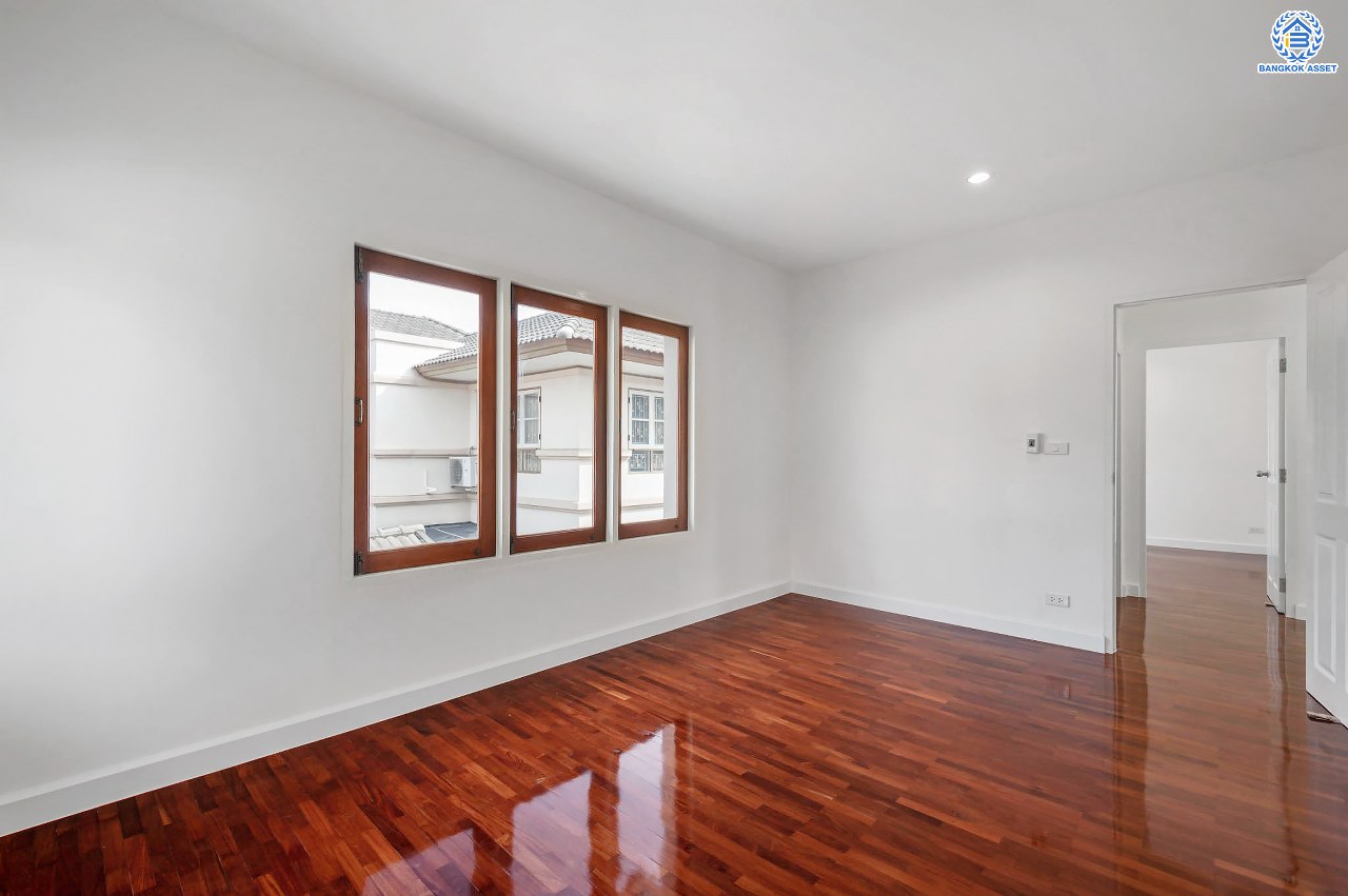 บ้านมือสองตกแต่งใหม่ โครงการ ปัญจทรัพย์พาร์ค ปิ่นเกล้า เนื้อที่ 60 ตร.ว. พื้นที่ใช้สอยมากกว่า 208.59 ตร.ม. ฟังก์ชันจัดเต็ม 3 ห้องนอน 3 ห้องน้ำ จอดรถได้ 1 คัน ตอบโจทย์ทุกการเดินทาง บนทำเลศักยภาพ ติดถนนบรมราชชนนี เชื่อมต่อทางคู่ขนานลอยฟ้า ใกล้รถไฟฟ้าสายสีน้ำเงิน "สถานีบางพลัด"