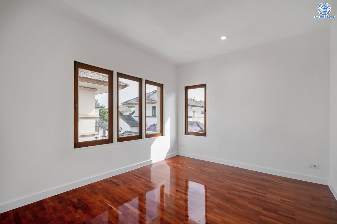 บ้านมือสองตกแต่งใหม่ โครงการ ปัญจทรัพย์พาร์ค ปิ่นเกล้า เนื้อที่ 60 ตร.ว. พื้นที่ใช้สอยมากกว่า 208.59 ตร.ม. ฟังก์ชันจัดเต็ม 3 ห้องนอน 3 ห้องน้ำ จอดรถได้ 1 คัน ตอบโจทย์ทุกการเดินทาง บนทำเลศักยภาพ ติดถนนบรมราชชนนี เชื่อมต่อทางคู่ขนานลอยฟ้า ใกล้รถไฟฟ้าสายสีน้ำเงิน "สถานีบางพลัด"