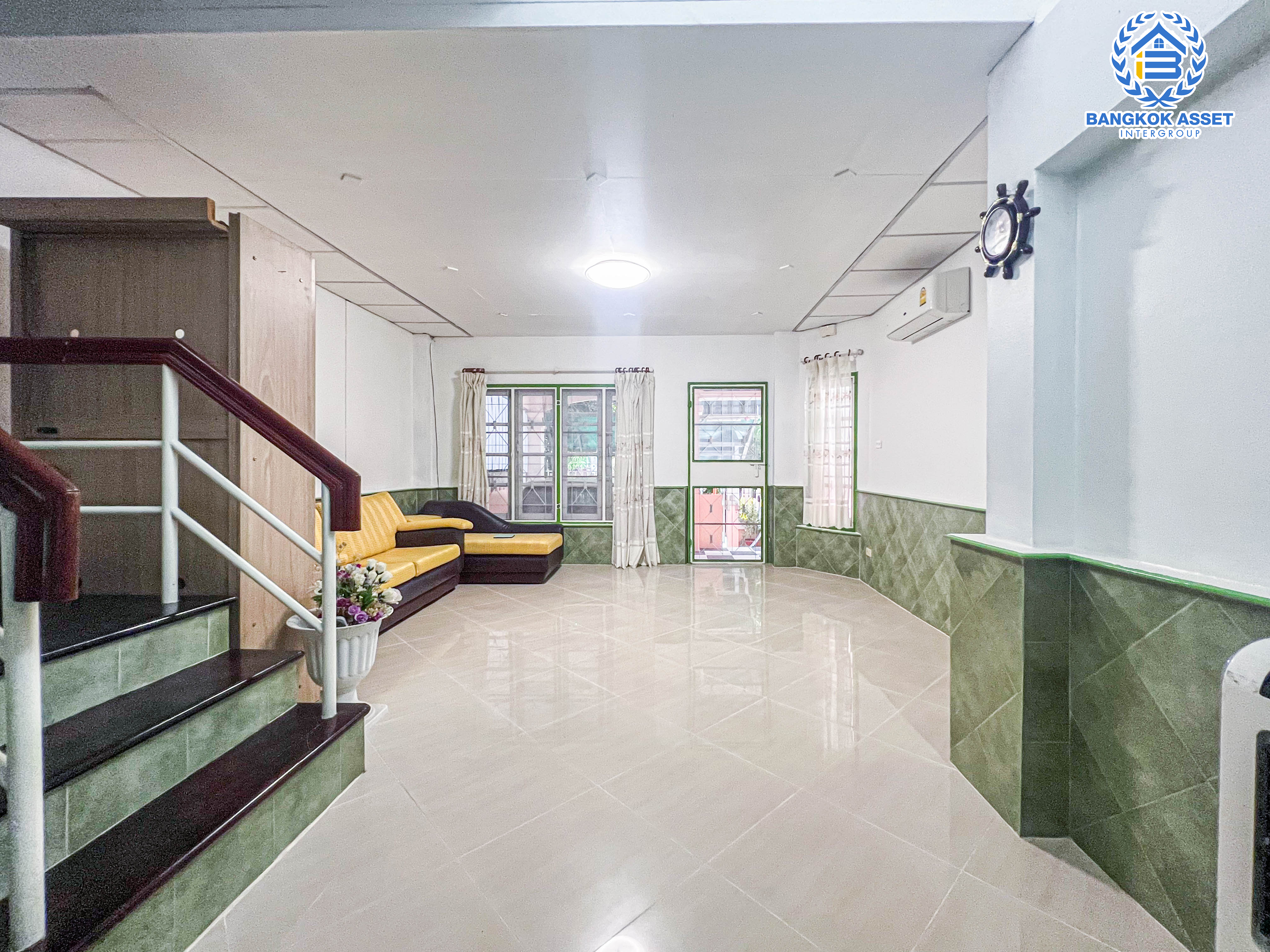 *****ทาวน์เฮ้าส์มือสองนนทบุรี หมู่บ้าน เศรณีวิลล่า บ้านกล้วย-ไทรน้อย เนื้อที่กว้าง 34 ตร.ว. ฟังก์ชัน 3 ห้องนอน 2 ห้องน้ำ 1 ที่จอดรถ แถมฟรี! 4 เครื่องปรับอากาศ, เฟอร์นิเจอร์ บนทำเลแห่งการเดินทาง ใกล้รถไฟฟ้าสายสีม่วง "สถานีคลองบางไผ่" และทางด่วน "ศรีรัช" ในราคาสุดคุ้ม!