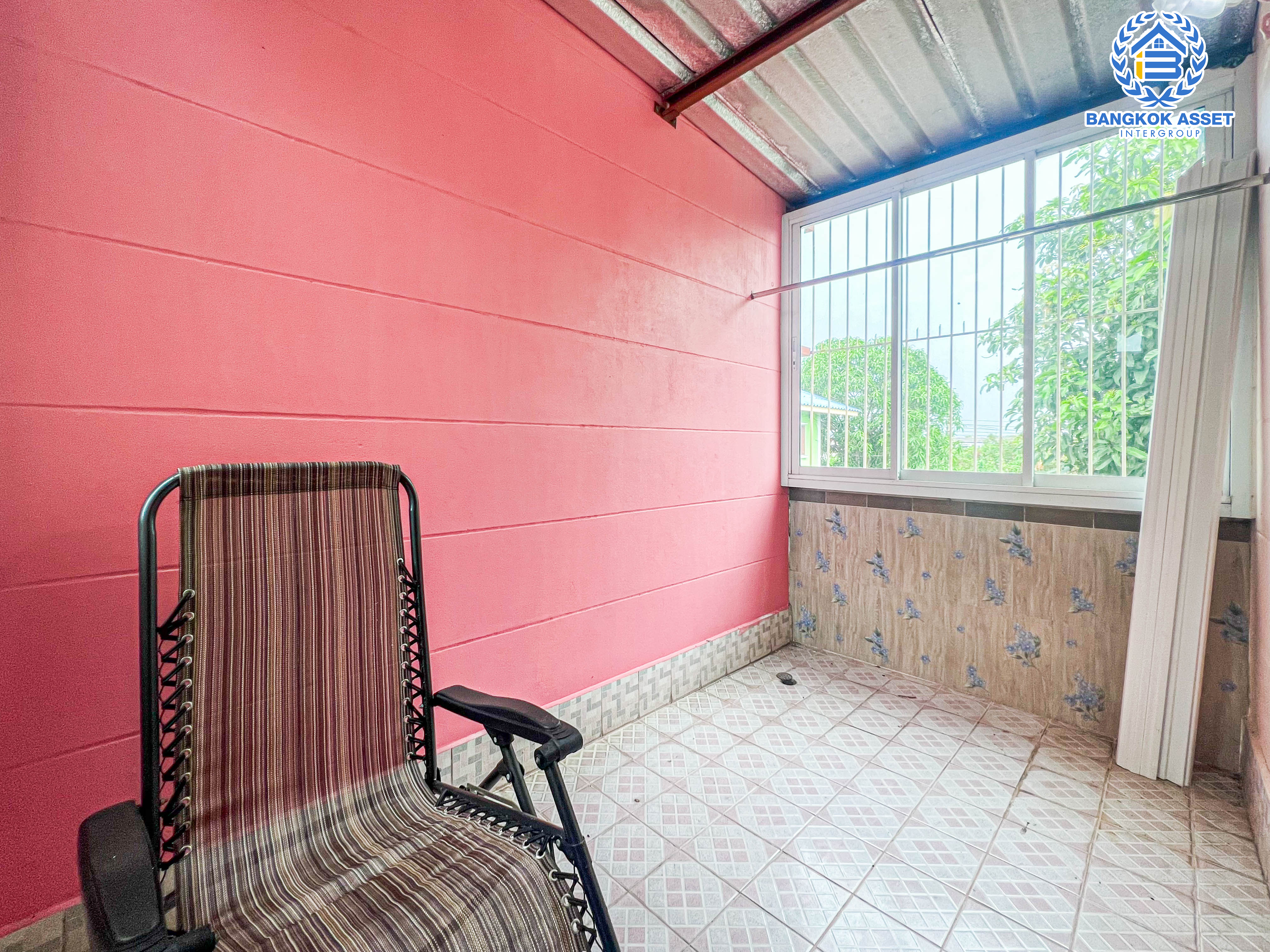 *****ทาวน์เฮ้าส์มือสองนนทบุรี หมู่บ้าน เศรณีวิลล่า บ้านกล้วย-ไทรน้อย เนื้อที่กว้าง 34 ตร.ว. ฟังก์ชัน 3 ห้องนอน 2 ห้องน้ำ 1 ที่จอดรถ แถมฟรี! 4 เครื่องปรับอากาศ, เฟอร์นิเจอร์ บนทำเลแห่งการเดินทาง ใกล้รถไฟฟ้าสายสีม่วง "สถานีคลองบางไผ่" และทางด่วน "ศรีรัช" ในราคาสุดคุ้ม!