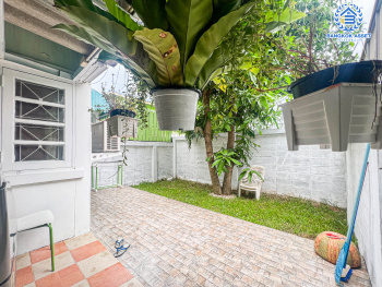 *****ทาวน์เฮ้าส์มือสองนนทบุรี หมู่บ้าน เศรณีวิลล่า บ้านกล้วย-ไทรน้อย เนื้อที่กว้าง 34 ตร.ว. ฟังก์ชัน 3 ห้องนอน 2 ห้องน้ำ 1 ที่จอดรถ แถมฟรี! 4 เครื่องปรับอากาศ, เฟอร์นิเจอร์ บนทำเลแห่งการเดินทาง ใกล้รถไฟฟ้าสายสีม่วง "สถานีคลองบางไผ่" และทางด่วน "ศรีรัช" ในราคาสุดคุ้ม!