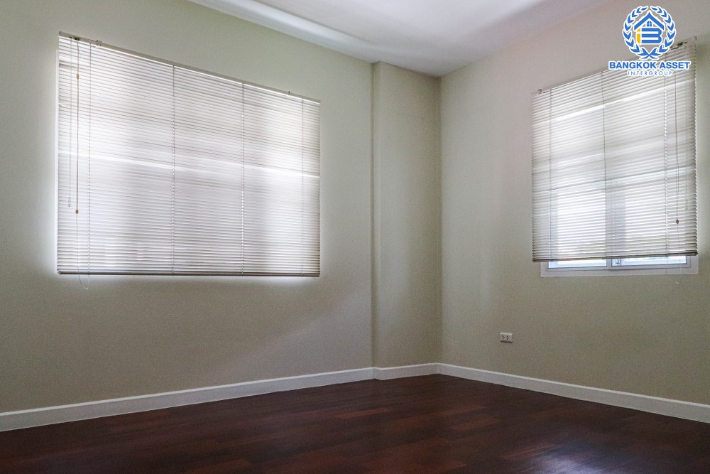 *****บ้านเดี่ยวมือสอง คุณภาพจาก L&H โครงการ มัณฑนา วงแหวน-ปิ่นเกล้า เนื้อที่กว้าง 83.30 ตร.ว. ฟังก์ชัน 3 ห้องนอน 3 ห้องน้ำ 2 ที่จอดรถ สภาพสวยพร้อมเข้าอยู่ แถมฟรี! เครื่องปรับอากาศ โครงการบนทำเลดี เชื่อมต่อถนนกาญจนาภิเษก ใกล้รถไฟฟ้าสายสีม่วง "สถานีสามแยกบางใหญ่" และทางด่วน "ศรีรัช"