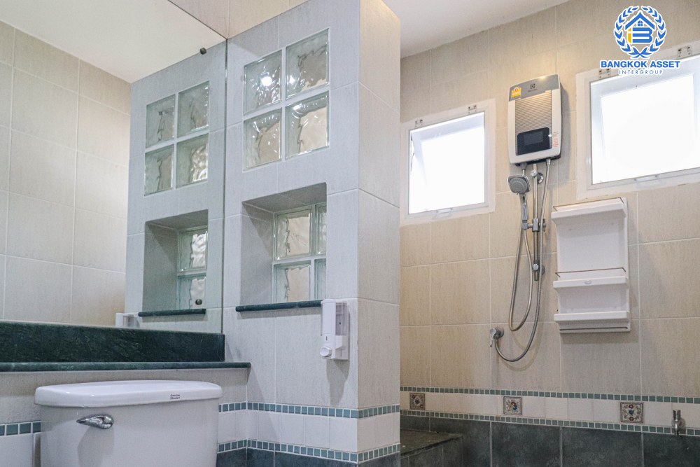 *****บ้านเดี่ยวมือสอง คุณภาพจาก L&H โครงการ มัณฑนา วงแหวน-ปิ่นเกล้า เนื้อที่กว้าง 83.30 ตร.ว. ฟังก์ชัน 3 ห้องนอน 3 ห้องน้ำ 2 ที่จอดรถ สภาพสวยพร้อมเข้าอยู่ แถมฟรี! เครื่องปรับอากาศ โครงการบนทำเลดี เชื่อมต่อถนนกาญจนาภิเษก ใกล้รถไฟฟ้าสายสีม่วง "สถานีสามแยกบางใหญ่" และทางด่วน "ศรีรัช"