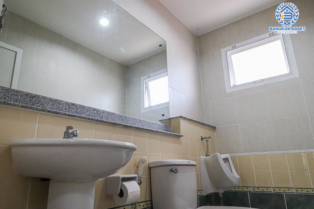 *****บ้านเดี่ยวมือสอง คุณภาพจาก L&H โครงการ มัณฑนา วงแหวน-ปิ่นเกล้า เนื้อที่กว้าง 83.30 ตร.ว. ฟังก์ชัน 3 ห้องนอน 3 ห้องน้ำ 2 ที่จอดรถ สภาพสวยพร้อมเข้าอยู่ แถมฟรี! เครื่องปรับอากาศ โครงการบนทำเลดี เชื่อมต่อถนนกาญจนาภิเษก ใกล้รถไฟฟ้าสายสีม่วง "สถานีสามแยกบางใหญ่" และทางด่วน "ศรีรัช"