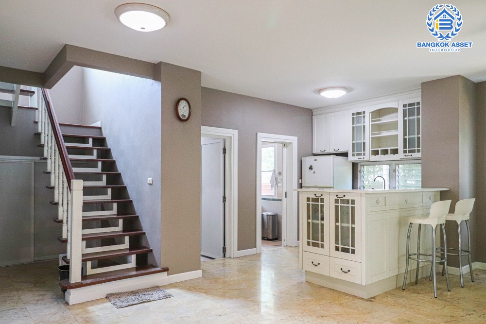 *****บ้านเดี่ยวมือสอง คุณภาพจาก L&H โครงการ มัณฑนา วงแหวน-ปิ่นเกล้า เนื้อที่กว้าง 83.30 ตร.ว. ฟังก์ชัน 3 ห้องนอน 3 ห้องน้ำ 2 ที่จอดรถ สภาพสวยพร้อมเข้าอยู่ แถมฟรี! เครื่องปรับอากาศ โครงการบนทำเลดี เชื่อมต่อถนนกาญจนาภิเษก ใกล้รถไฟฟ้าสายสีม่วง "สถานีสามแยกบางใหญ่" และทางด่วน "ศรีรัช"