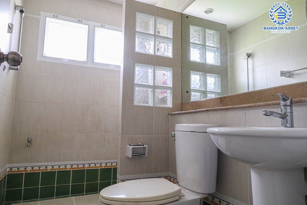 *****บ้านเดี่ยวมือสอง คุณภาพจาก L&H โครงการ มัณฑนา วงแหวน-ปิ่นเกล้า เนื้อที่กว้าง 83.30 ตร.ว. ฟังก์ชัน 3 ห้องนอน 3 ห้องน้ำ 2 ที่จอดรถ สภาพสวยพร้อมเข้าอยู่ แถมฟรี! เครื่องปรับอากาศ โครงการบนทำเลดี เชื่อมต่อถนนกาญจนาภิเษก ใกล้รถไฟฟ้าสายสีม่วง "สถานีสามแยกบางใหญ่" และทางด่วน "ศรีรัช"