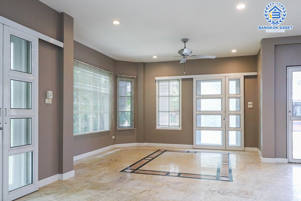 *****บ้านเดี่ยวมือสอง คุณภาพจาก L&H โครงการ มัณฑนา วงแหวน-ปิ่นเกล้า เนื้อที่กว้าง 83.30 ตร.ว. ฟังก์ชัน 3 ห้องนอน 3 ห้องน้ำ 2 ที่จอดรถ สภาพสวยพร้อมเข้าอยู่ แถมฟรี! เครื่องปรับอากาศ โครงการบนทำเลดี เชื่อมต่อถนนกาญจนาภิเษก ใกล้รถไฟฟ้าสายสีม่วง "สถานีสามแยกบางใหญ่" และทางด่วน "ศรีรัช"