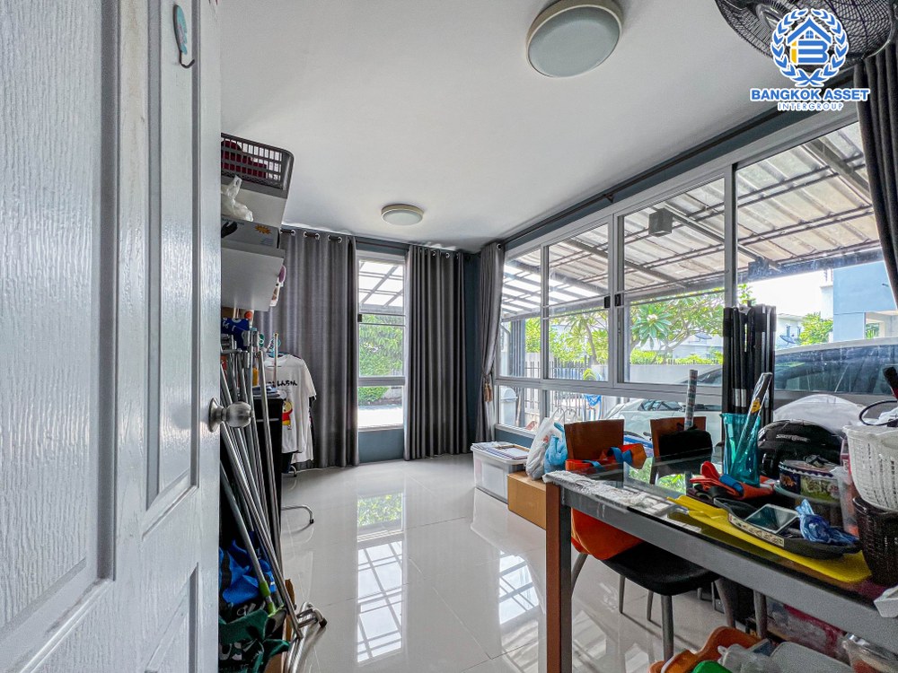 *****บ้านเดี่ยวมือสอง โครงการ พฤกษาวิลเลจ30 กรุงเทพ-ปทุมธานี เนื้อที่ 59 ตร.ว. ฟังก์ชัน 3 ห้องนอน 2 ห้องน้ำ 2 จอดรถ ทำเลปทุมธานี เดินทางสะดวกสบายเข้า-ออกได้หลายเส้นทาง ทั้งถนนชัยพฤกษ์ ถนนราชพฤกษ์ ถนนกรุงเทพ-ปทุมธานี ใกล้เมืองทองธานี และจุดขึ้นทางด่วน "แจ้งวัฒนะ"