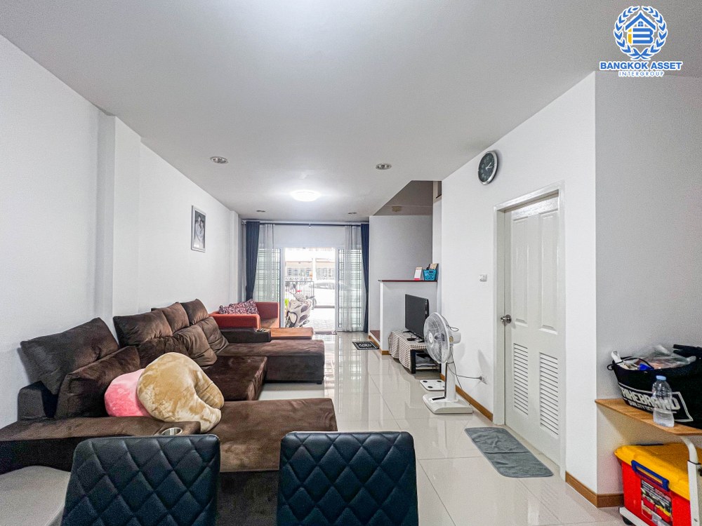 *****ทาวน์โฮมมือสอง โครงการ พิบูลย์ทาวน์โฮม พิบูลย์สงคราม เนื้อที่ 21.20 ตร.ว. ฟังก์ชัน 4 ห้องนอน 4 ห้องน้ำ 2 ที่จอดรถ บ้านสภาพดีเยี่ยม โครงการตั้งบนทำเลดี เชื่อมต่อถนนพิบูลย์สงคราม ใกล้รถไฟฟ้าสายสีม่วง "สถานีแยกติวานนท์" และจุดขึ้นทางด่วน "พระราม7" จองเลย!