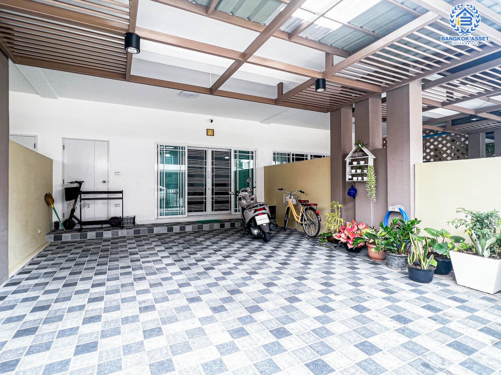 *****ทาวน์โฮมมือสอง โครงการ พิบูลย์ทาวน์โฮม พิบูลย์สงคราม เนื้อที่ 21.20 ตร.ว. ฟังก์ชัน 4 ห้องนอน 4 ห้องน้ำ 2 ที่จอดรถ บ้านสภาพดีเยี่ยม โครงการตั้งบนทำเลดี เชื่อมต่อถนนพิบูลย์สงคราม ใกล้รถไฟฟ้าสายสีม่วง "สถานีแยกติวานนท์" และจุดขึ้นทางด่วน "พระราม7" จองเลย!