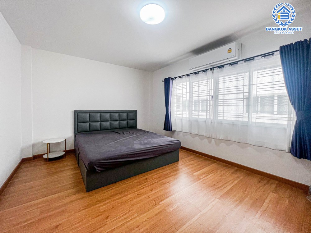 *****ทาวน์โฮมมือสอง โครงการ พิบูลย์ทาวน์โฮม พิบูลย์สงคราม เนื้อที่ 21.20 ตร.ว. ฟังก์ชัน 4 ห้องนอน 4 ห้องน้ำ 2 ที่จอดรถ บ้านสภาพดีเยี่ยม โครงการตั้งบนทำเลดี เชื่อมต่อถนนพิบูลย์สงคราม ใกล้รถไฟฟ้าสายสีม่วง "สถานีแยกติวานนท์" และจุดขึ้นทางด่วน "พระราม7" จองเลย!