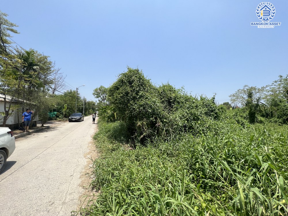 *****ที่ดินเปล่านนทบุรี ซอยคลองถนน เนื้อที่กว้างถึง 96 ตร.ว. (หน้ากว้าง 17 เมตร) เหมาะแก่การสร้างเป็นที่อยู่อาศัย หรือลงทุนทำธุรกิจ บนทำเลเชื่อมต่อถนนกาญจนาภิเษก เพียง 15 นาทีก็ถึงรถไฟฟ้าสายสีม่วง "สถานีคลองบางไผ่" และใกล้ทางด่วน "ศรีรัช"