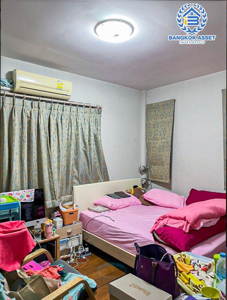 *****บ้านเดี่ยวมือสอง โครงการ นพพร บางกรวย-ไทรน้อย เนื้อที่กว้าง 72.20 ตร.ว. ฟังก์ชัน 4 ห้องนอน 3 ห้องน้ำ 2 ที่จอดรถ พื้นที่ใช้สอยกว้างขวาง โครงการเน้นความปลอดภัย เข้าได้เฉพาะลูกบ้าน ตั้งบนทำเลดี เชื่อมต่อถนนบางกรวย-ไทรน้อย ถนนบางบัวทอง-สุพรรณบุรี ถนนกาญจนาภิเษก ใกล้จุดขึ้นทางด่วน "ศรีรัช"