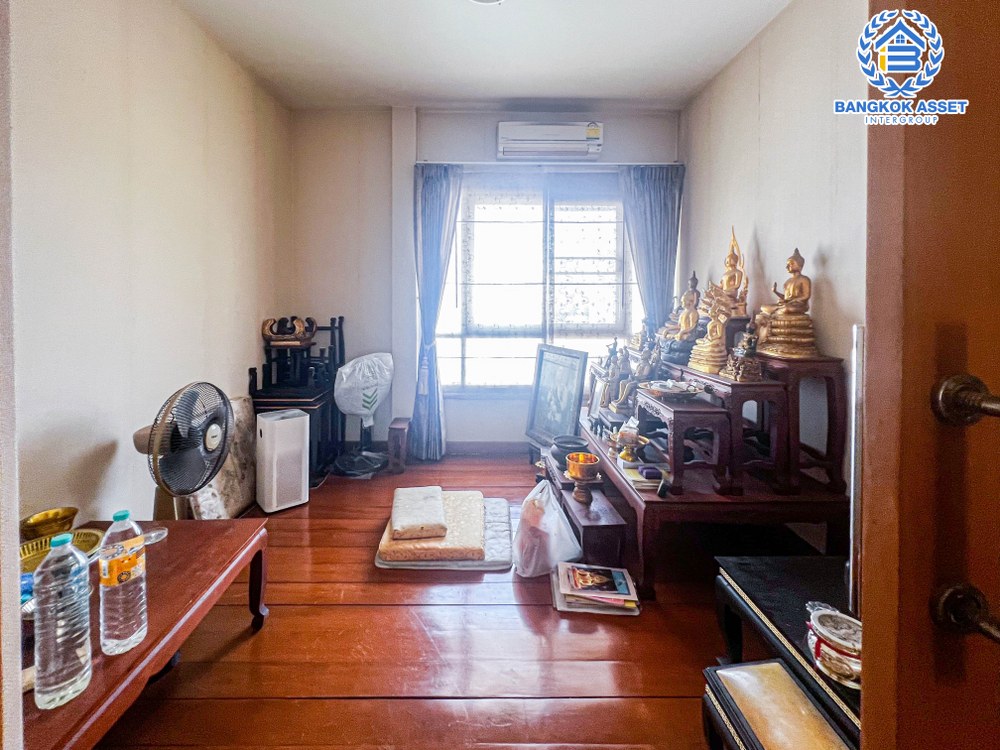 *****บ้านเดี่ยวมือสอง โครงการ นพพร บางกรวย-ไทรน้อย เนื้อที่กว้าง 72.20 ตร.ว. ฟังก์ชัน 4 ห้องนอน 3 ห้องน้ำ 2 ที่จอดรถ พื้นที่ใช้สอยกว้างขวาง โครงการเน้นความปลอดภัย เข้าได้เฉพาะลูกบ้าน ตั้งบนทำเลดี เชื่อมต่อถนนบางกรวย-ไทรน้อย ถนนบางบัวทอง-สุพรรณบุรี ถนนกาญจนาภิเษก ใกล้จุดขึ้นทางด่วน "ศรีรัช"